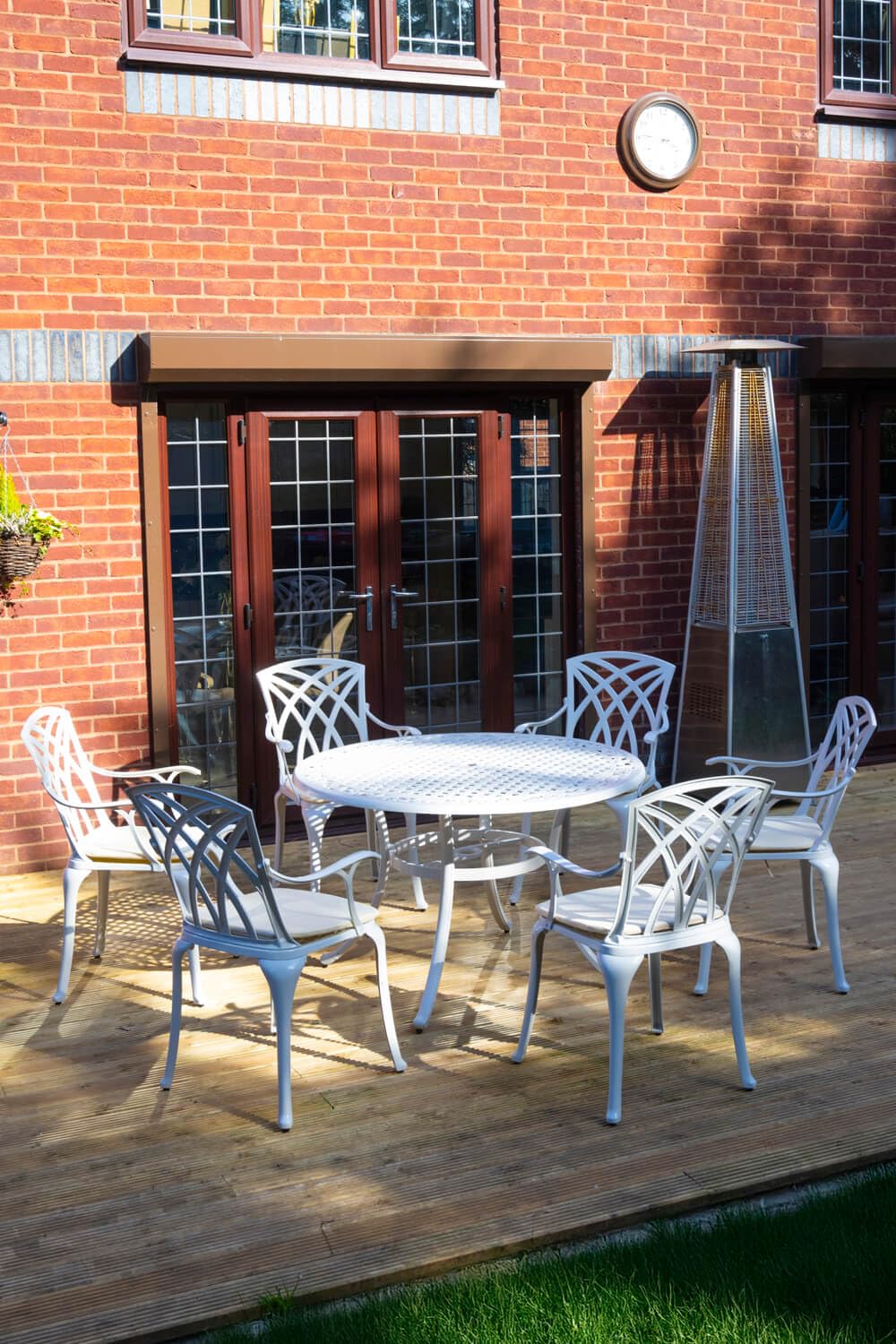 SH&G Cast Aluminium 6 seat 120cm Round dining Set - White