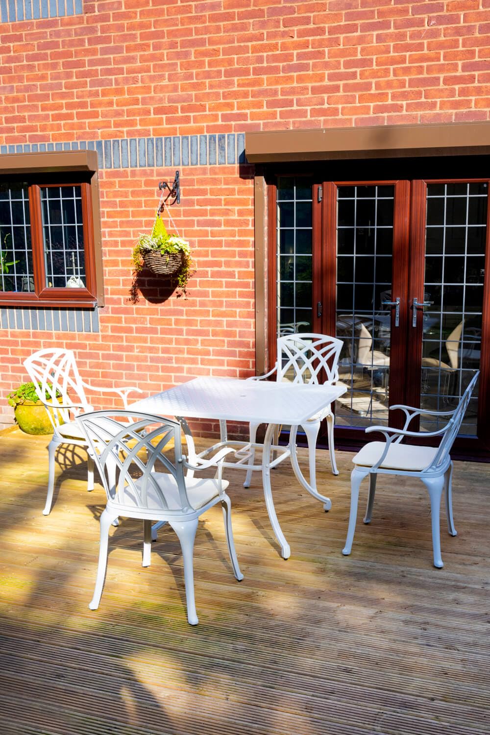 SH&G Cast Aluminium 4 seat Square dining Set - White
