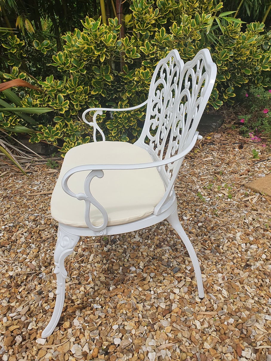 SH G Cast Aluminium Love Seat Bench White